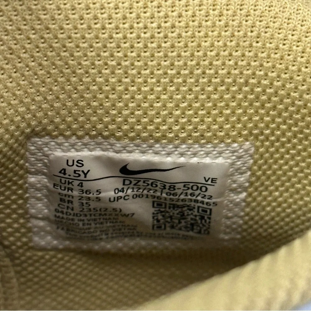 Nike kid 5y free